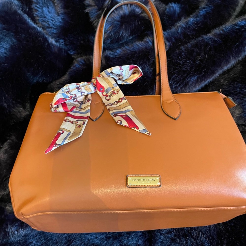 London Fog Handbag Like New